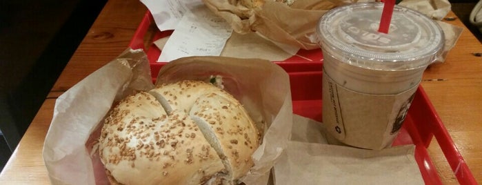 New York City Bagel & Coffee House is one of Christinaさんのお気に入りスポット.