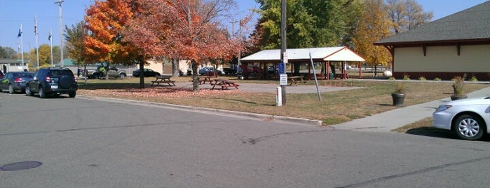 Bowlus Park And Community Center is one of สถานที่ที่ Double J ถูกใจ.