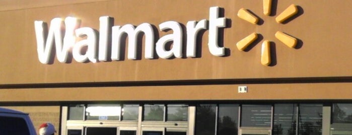 Walmart is one of สถานที่ที่ Chickie ถูกใจ.