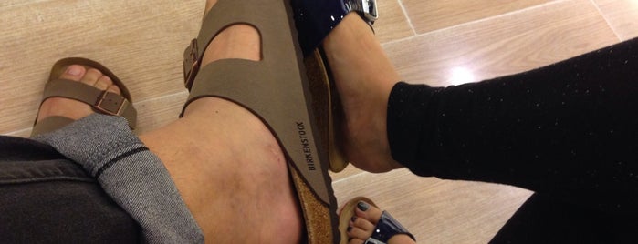Birkenstock is one of Rexさんのお気に入りスポット.