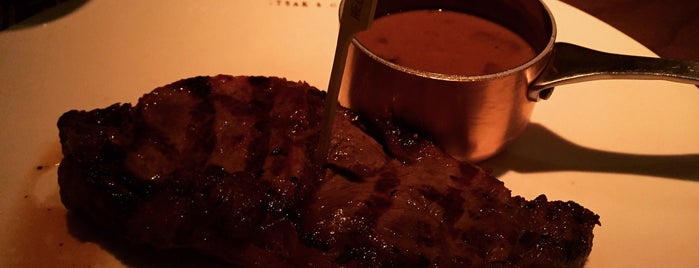 Prime Steak & Grill is one of Lugares favoritos de Matt.