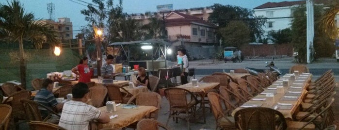 Grand Restaurant Kampuchea is one of สถานที่ที่ 🌞 Steve ถูกใจ.