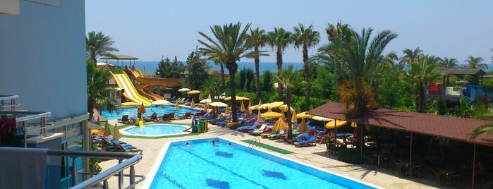 Club Hotel Caretta Beach is one of Orte, die Varenik gefallen.