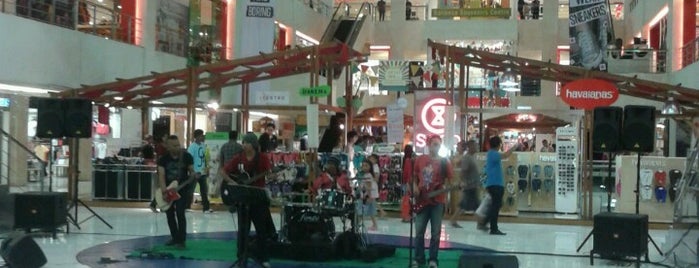 Discovery Shopping Mall is one of Магазины и супермаркеты Бали.