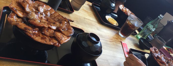 豚丼一番 ぶたいち 帯広白樺店 is one of Hiroshi 님이 좋아한 장소.