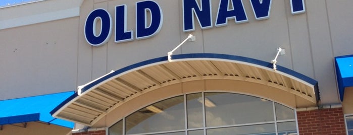 Old Navy is one of สถานที่ที่ Emma ถูกใจ.