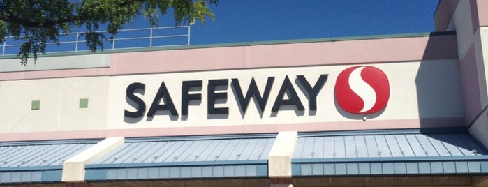Safeway is one of สถานที่ที่ Ganesh ถูกใจ.