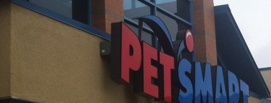 PetSmart is one of Orte, die Aaron gefallen.