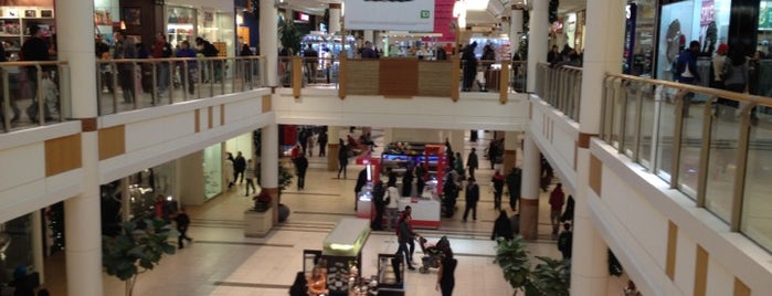 Bramalea City Centre is one of Steveさんのお気に入りスポット.