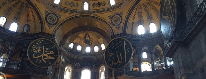 Hagia Sophia is one of İSTANBUL'DA MUTLAKA GÖRÜLMESİ GEREKEN 53 YER.