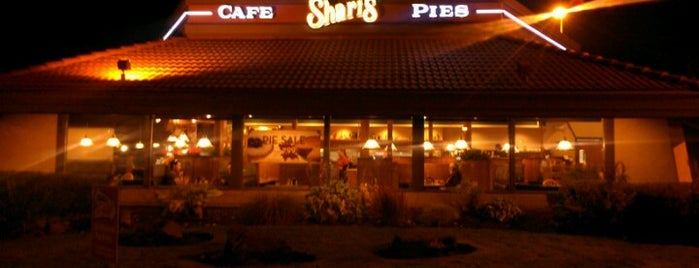 Shari's Cafe and Pies is one of สถานที่ที่ Jose ถูกใจ.