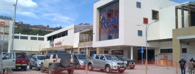 Real Plaza is one of Locais curtidos por Kevin.