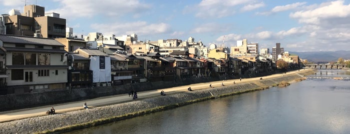Shijo-ohashi Bridge is one of Posti che sono piaciuti a Yohan Gabriel.