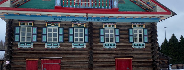 Музей «Семёнково» is one of Музеи деревянного зодчества России.