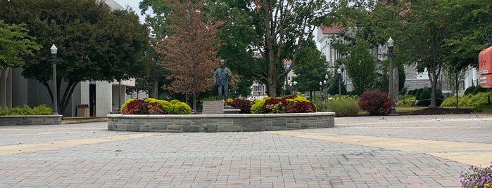 James Madison Statue is one of James Madison University weekend visit checklist.