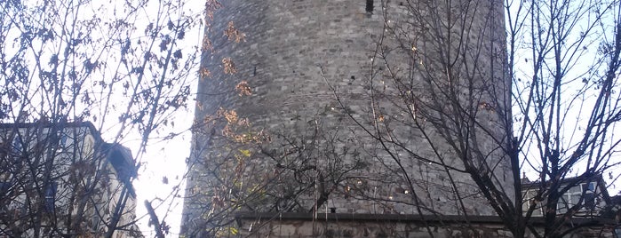 Torre de Gálata is one of Lugares favoritos de Yasemin.