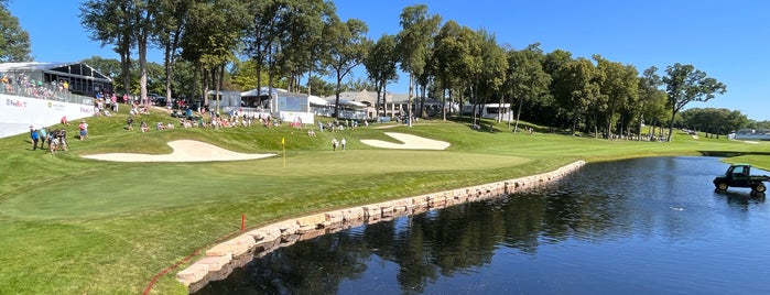 TPC Deere Run is one of BUCKET LIST GOLF COURSES USA.