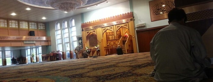 Manchester Central Mosque & Islamic Cultural Centre is one of Locais curtidos por James.