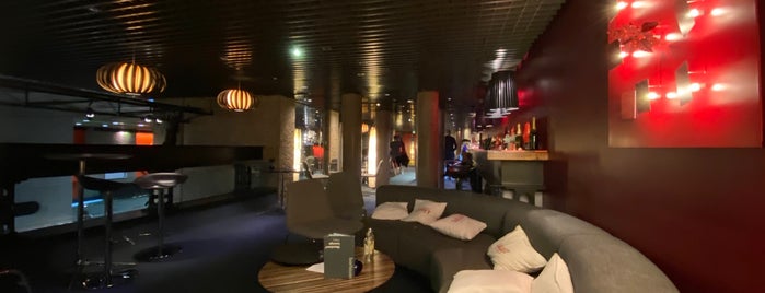 Barbican Members' Lounge is one of Chris'in Beğendiği Mekanlar.