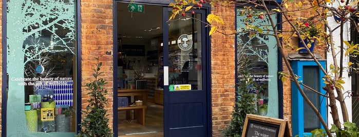 Neal's Yard Remedies is one of Lieux qui ont plu à Patrick James.