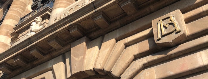 Banco de México Edificio Guardiola is one of Maximiliano'nun Beğendiği Mekanlar.