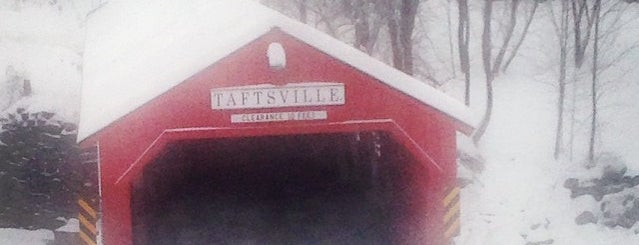 Taftsville Covered Bridge is one of Orte, die Leslie gefallen.