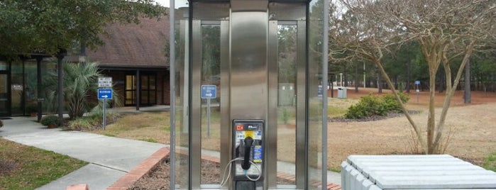 Brunswick County Visitor Center is one of Lugares favoritos de Joe.