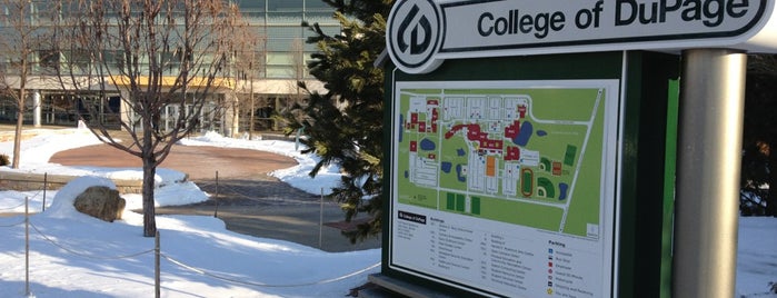 College of DuPage is one of Lieux qui ont plu à Jason.