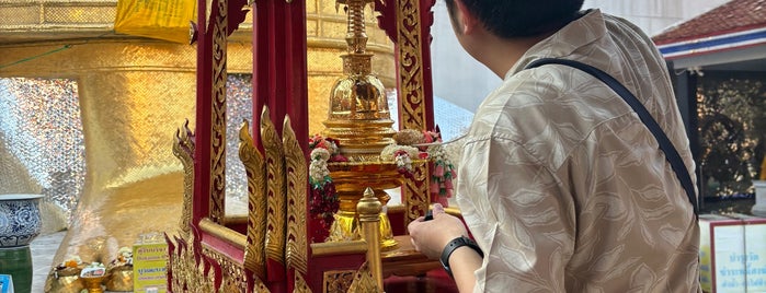 Wat Intharawihan is one of Must visit in Bangkok.