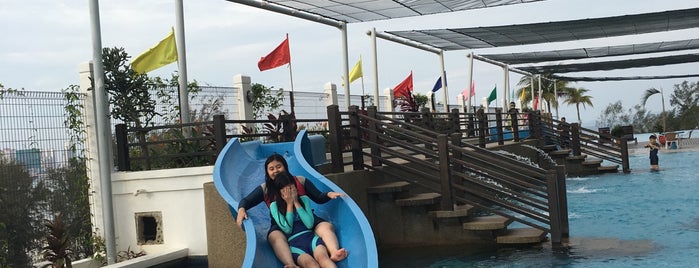 The Gurney Resort Hotel Swimming Pool is one of ꌅꁲꉣꂑꌚꁴꁲ꒒'ın Beğendiği Mekanlar.