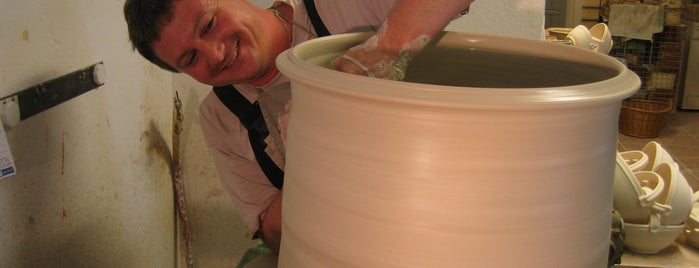 v.  Hoesslin Berchtesgadener Keramik is one of Seppさんのお気に入りスポット.