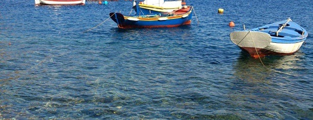 Thirassia Port is one of Lugares favoritos de Claudia.