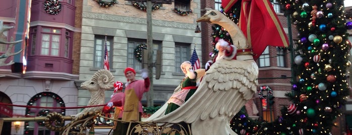 Universal Orlando Macy's Holiday Parade is one of Andre'nin Beğendiği Mekanlar.