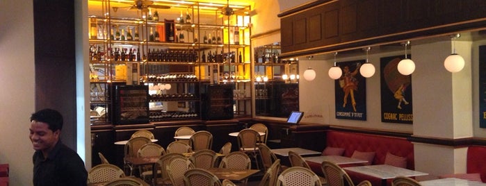 Café de Paris is one of Surinder : понравившиеся места.