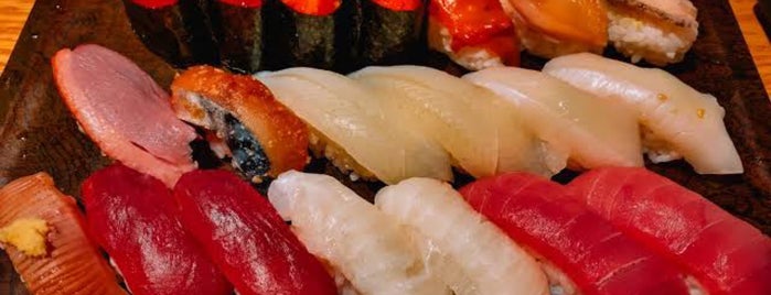 Hina Sushi is one of 西新宿.