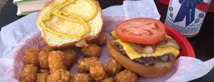 Beth's Burger Bar is one of Downtown Orlando Lunch Rotation.