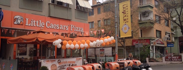 Little Caesars Pizza is one of Tempat yang Disukai 2tek1cift.