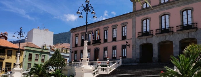 Plaza del Ayuntamiento is one of Jardines y parques de La Orotava.