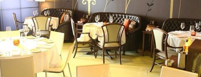 Artemisia Restaurante Café Bar is one of Porto.