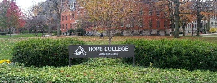 Hope College is one of สถานที่ที่ Lizzie ถูกใจ.