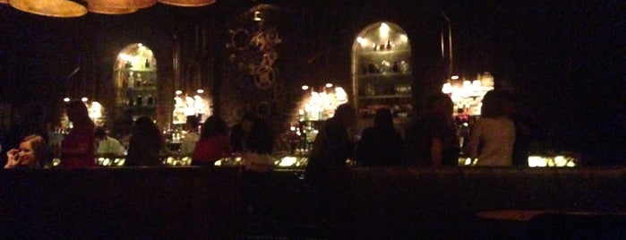 Victoria Brown Bar is one of สถานที่ที่บันทึกไว้ของ Fabio.