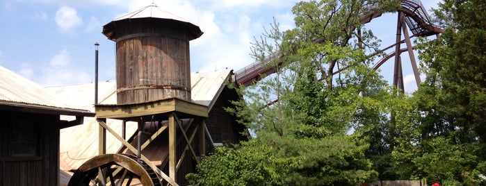 Silver Dollar City is one of Lizzieさんの保存済みスポット.