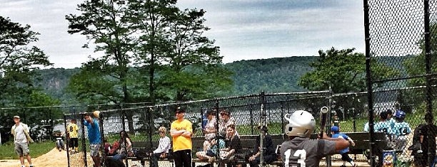 Dyckman Fields at Inwood Hill Park is one of Albert'in Beğendiği Mekanlar.