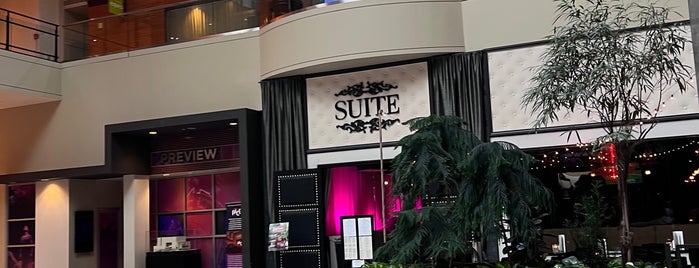 Suite Lounge is one of Seattle night.
