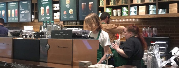 Starbucks is one of สถานที่ที่ Teddy ถูกใจ.