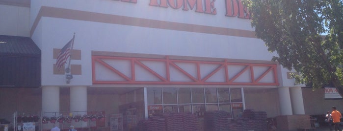 The Home Depot is one of Locais curtidos por Patty.