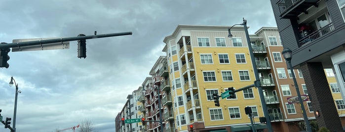 Downtown Redmond is one of Lieux qui ont plu à Enrique.