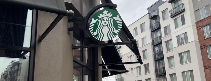 Starbucks is one of สถานที่ที่ Josh ถูกใจ.