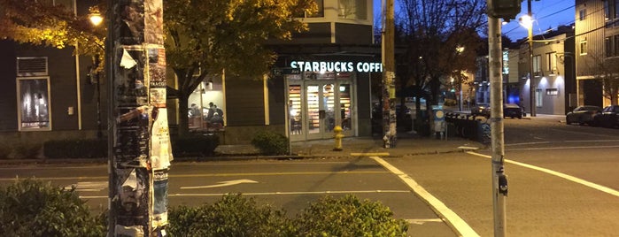 Starbucks is one of Orte, die Jonathan gefallen.