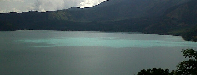 Lago de Coatepeque is one of Tempat yang Disukai Eugenia.